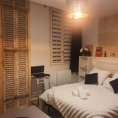 Little Saint Au Coeur Historique De דירה